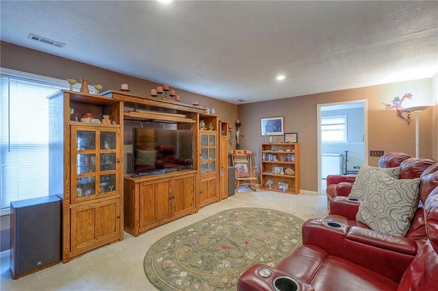 13749 Barber Avenue, Bonner Springs, KS 66012