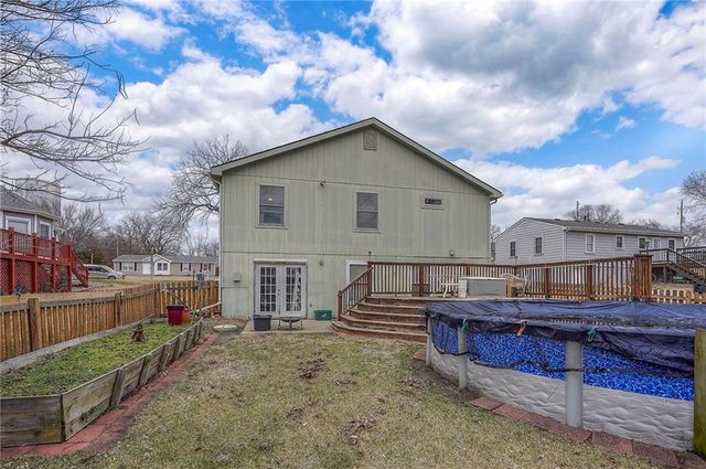 13749 Barber Avenue, Bonner Springs, KS 66012