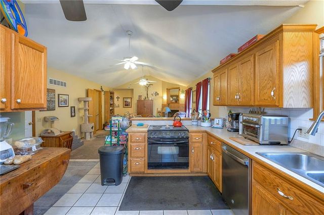 13749 Barber Avenue, Bonner Springs, KS 66012