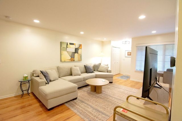 1088 Shermer Road, Glenview, IL 60025