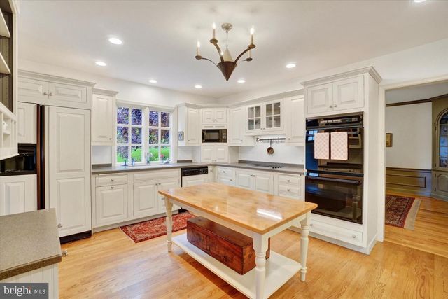 160 EDGEWOOD DR, York, PA 17403