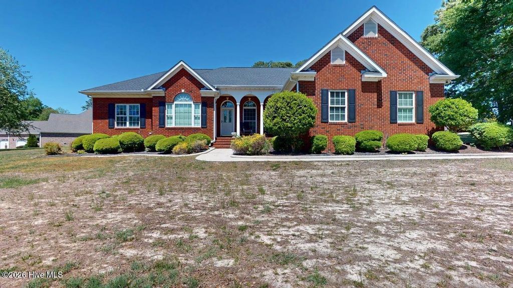 109 Brisbayne Circle, La Grange, NC 28551