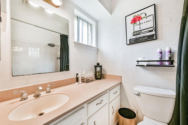 5526 Thornwood Circle, Dickinson, TX 77539