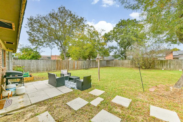 5526 Thornwood Circle, Dickinson, TX 77539