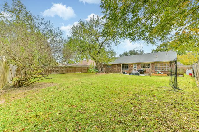 5526 Thornwood Circle, Dickinson, TX 77539