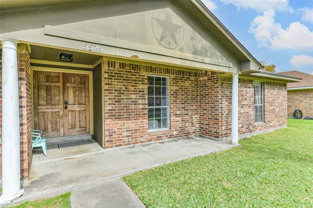 5526 Thornwood Circle, Dickinson, TX 77539