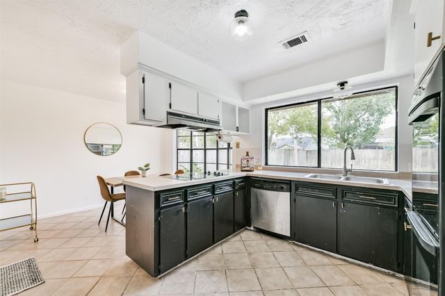 5526 Thornwood Circle, Dickinson, TX 77539