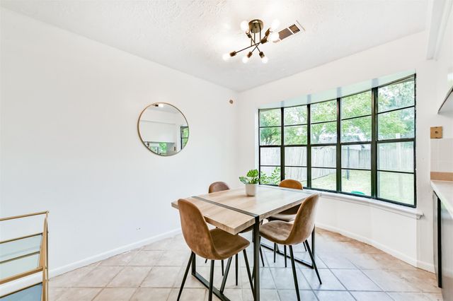 5526 Thornwood Circle, Dickinson, TX 77539