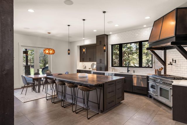 20055 Pacific Heights Road, Bend, OR 97703