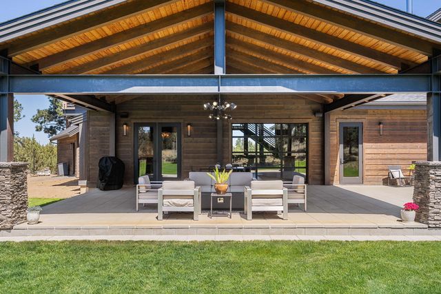 20055 Pacific Heights Road, Bend, OR 97703