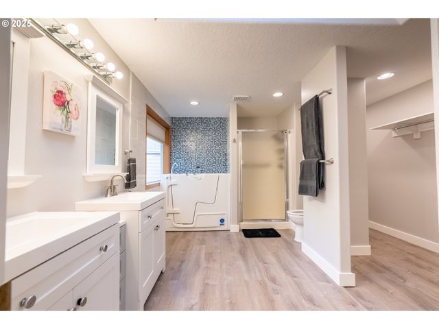 8925 Sw 80TH Ave, Portland, OR 97223