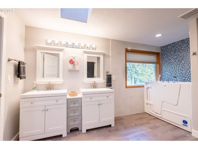 8925 Sw 80TH Ave, Portland, OR 97223