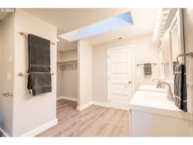 8925 Sw 80TH Ave, Portland, OR 97223