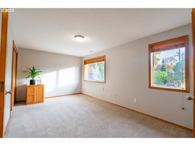 8925 Sw 80TH Ave, Portland, OR 97223