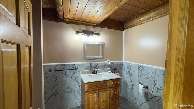 2608 E Sutton Road, Metamora, MI 48455