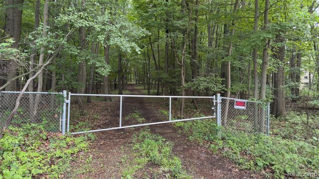 2608 E Sutton Road, Metamora, MI 48455