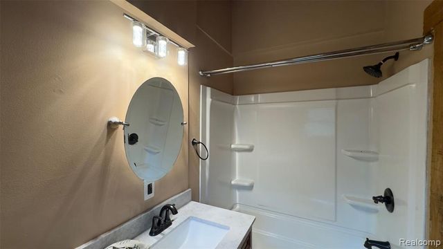 2608 E Sutton Road, Metamora, MI 48455