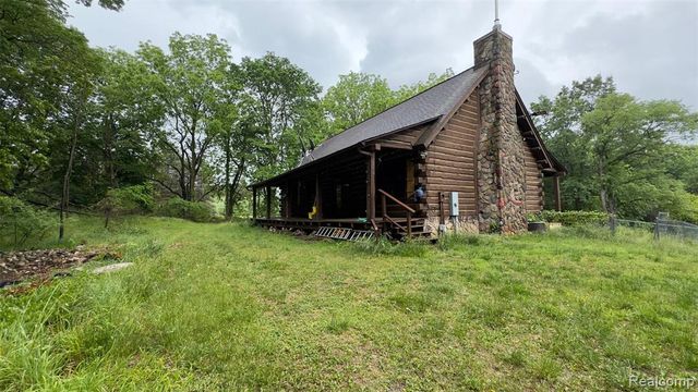 2608 E Sutton Road, Metamora, MI 48455