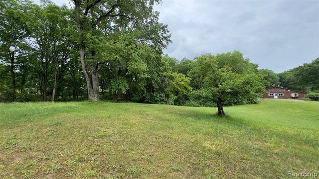 2608 E Sutton Road, Metamora, MI 48455