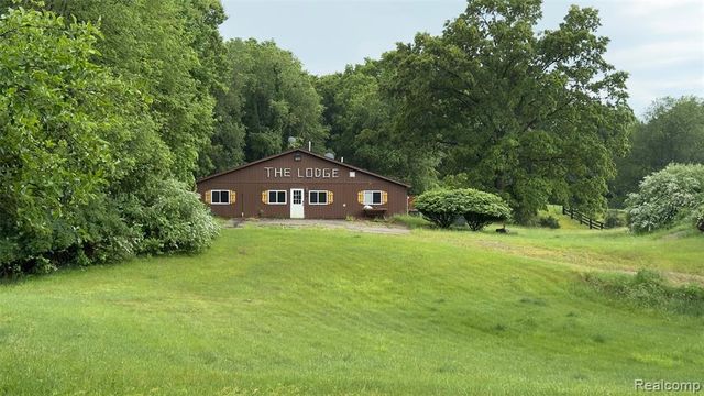 2608 E Sutton Road, Metamora, MI 48455