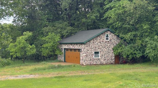 2608 E Sutton Road, Metamora, MI 48455