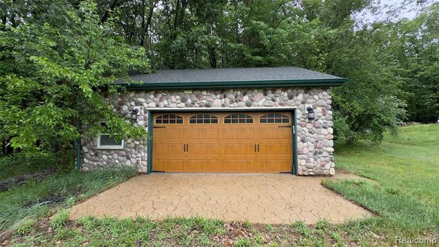 2608 E Sutton Road, Metamora, MI 48455