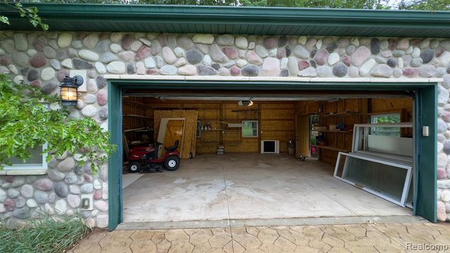 2608 E Sutton Road, Metamora, MI 48455