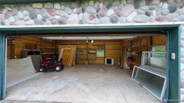 2608 E Sutton Road, Metamora, MI 48455