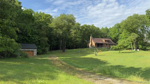 2608 E Sutton Road, Metamora, MI 48455