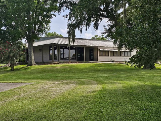 400 Pony Trail, Angleton, TX 77515