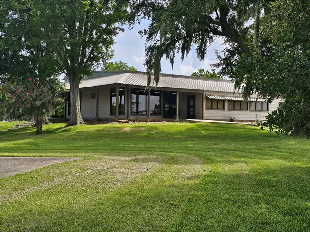 400 Pony Trail, Angleton, TX 77515