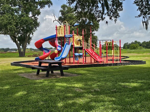 400 Pony Trail, Angleton, TX 77515