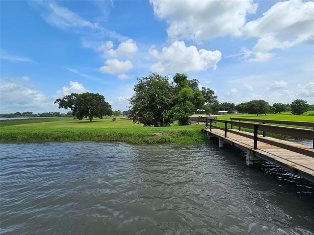 400 Pony Trail, Angleton, TX 77515