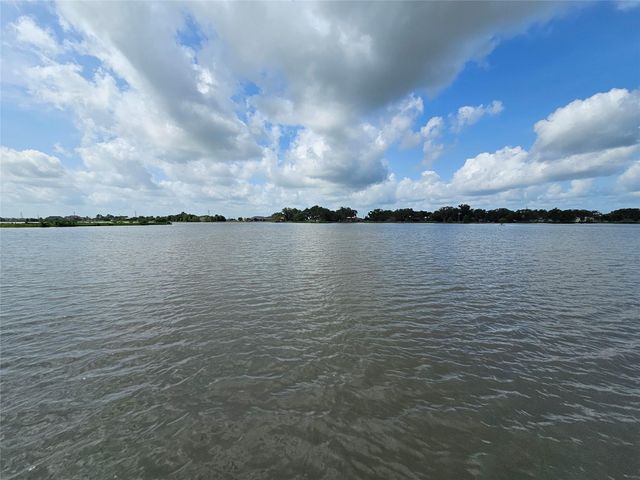 400 Pony Trail, Angleton, TX 77515