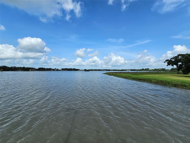 400 Pony Trail, Angleton, TX 77515