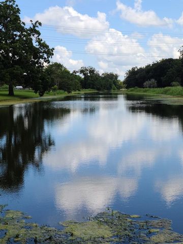 400 Pony Trail, Angleton, TX 77515