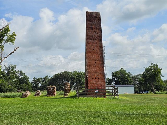 400 Pony Trail, Angleton, TX 77515