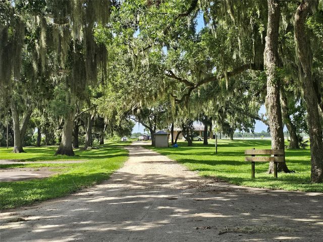 400 Pony Trail, Angleton, TX 77515