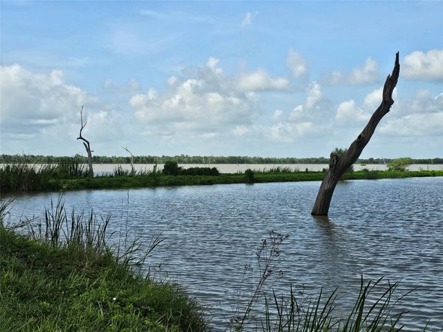 400 Pony Trail, Angleton, TX 77515