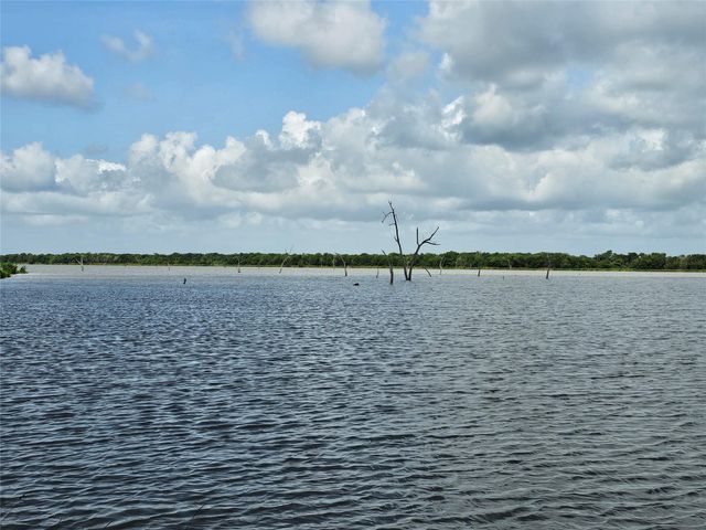 400 Pony Trail, Angleton, TX 77515