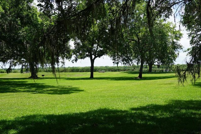400 Pony Trail, Angleton, TX 77515
