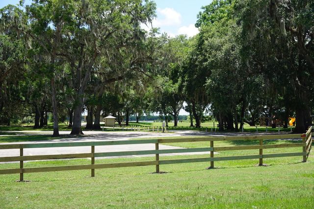 400 Pony Trail, Angleton, TX 77515
