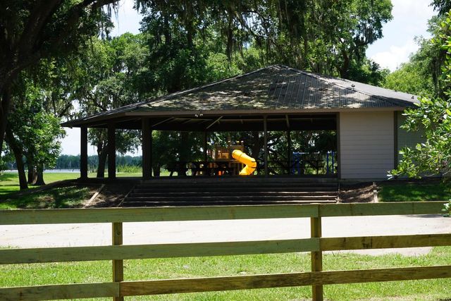 400 Pony Trail, Angleton, TX 77515