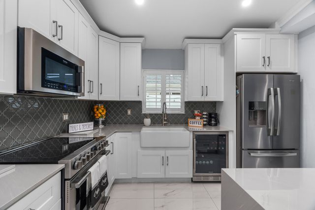 533 NE 1st Avenue, Deerfield Beach, FL 33441