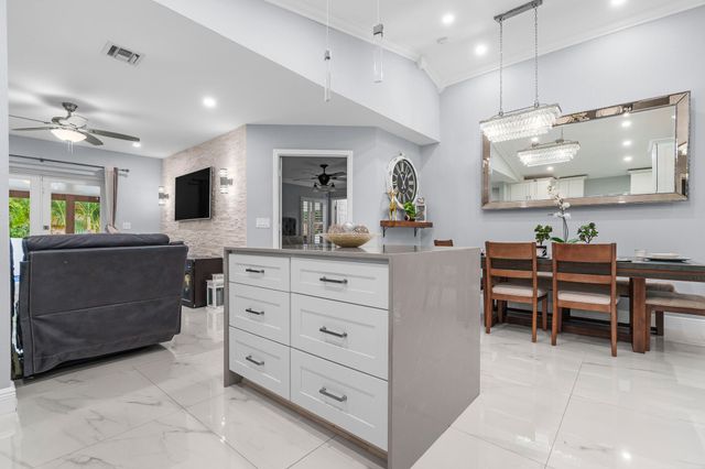 533 NE 1st Avenue, Deerfield Beach, FL 33441