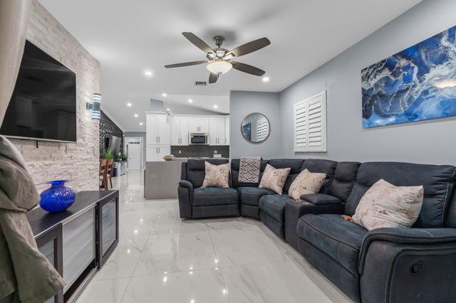 533 NE 1st Avenue, Deerfield Beach, FL 33441