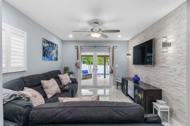 533 NE 1st Avenue, Deerfield Beach, FL 33441