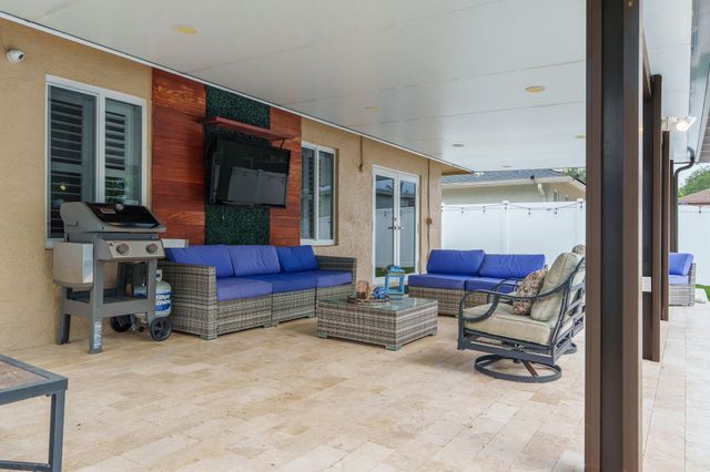 533 NE 1st Avenue, Deerfield Beach, FL 33441