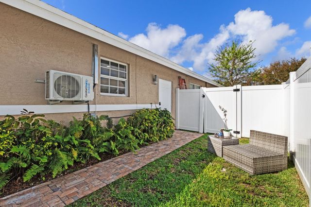 533 NE 1st Avenue, Deerfield Beach, FL 33441