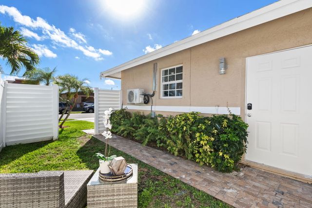 533 NE 1st Avenue, Deerfield Beach, FL 33441